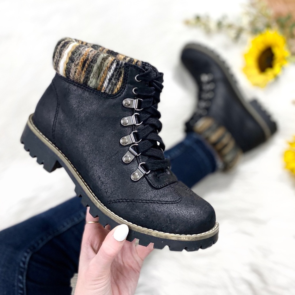 New! Black Sweater Knit Hiker Ankle Bootie Boots 7